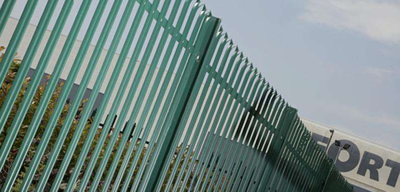 metal fencing installed by park lane commercial fencing contractors